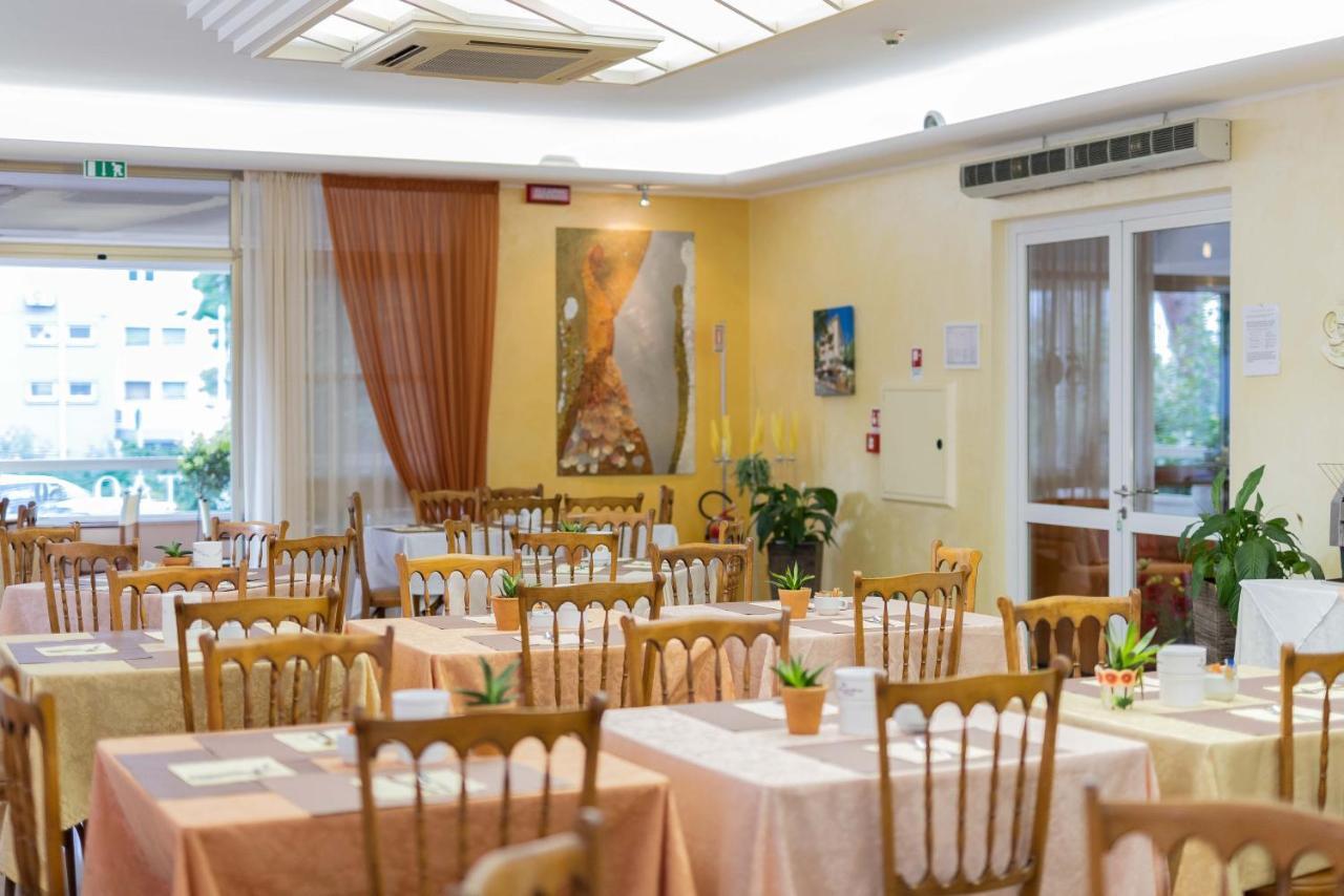 Hotel Alfa Tao Riccione Eksteriør billede