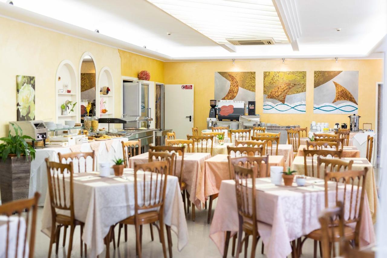 Hotel Alfa Tao Riccione Eksteriør billede