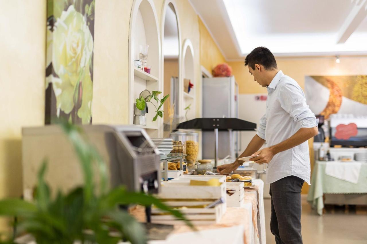 Hotel Alfa Tao Riccione Eksteriør billede